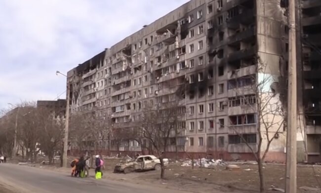 Страшно дивитися: вулиці Маріуполя перетворилися на кладовище. Фото