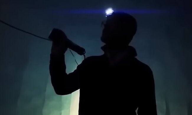 Под памятником советскому солдату на Киевщине обнаружили то, что трудно себе представить. Фото