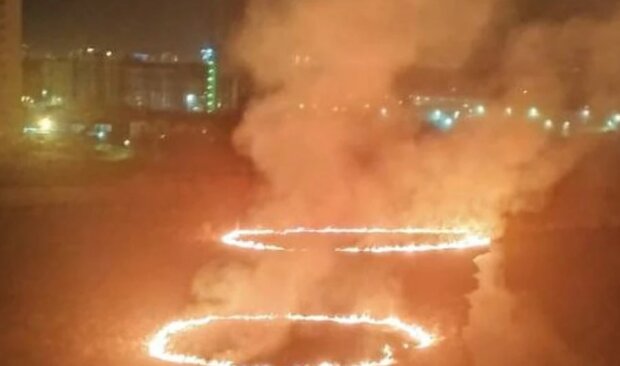 Це знамення: у Росії після удару повітряного об'єкта утворилися пекельні вогняні кільця. Фото