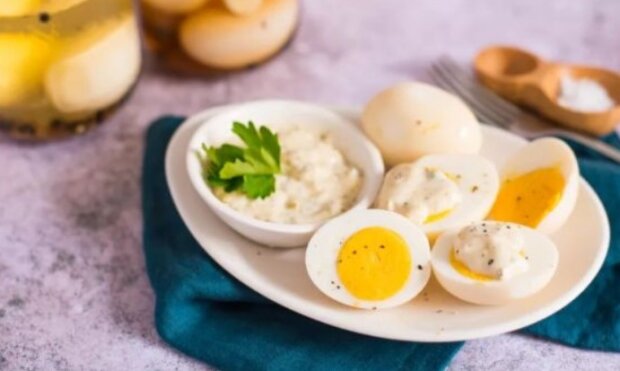 Так делают в Германии: рецепт быстрых маринованных яиц всего за 20 минут