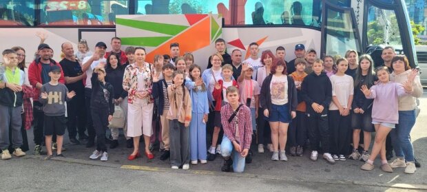 Сльози на пероні та закарпатське диво: як дітей українських героїв рятують від жахів війни