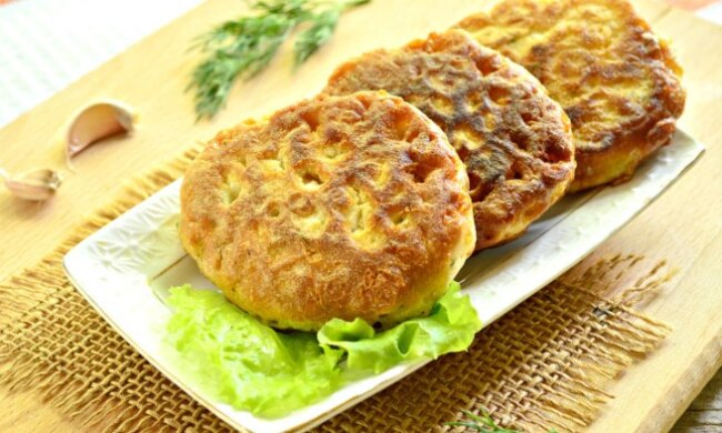 Ви їх полюбите назавжди: як приготувати смачні оладки з кукурудзою та сиром. Рецепт