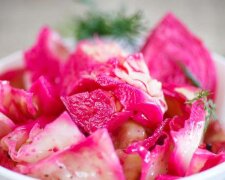 Ви не зможете від цього відмовитися: готуємо хрумку червону мариновану капусту за грузинським рецептом