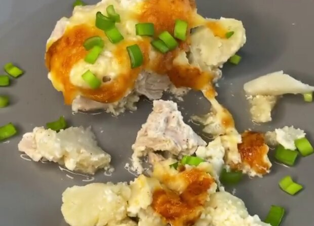 Курица с цветной капустой под сырной корочкой, кадр из видео