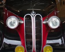 Їздили під час Другої світової: українець відтворив легендарний BMW-321