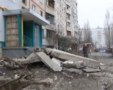 Заметают следы: российские военные начали откапывать похороненных украинцев