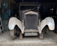 Пилився 30 років: на фермі знайшли унікальний покинутий Bentley. Фото