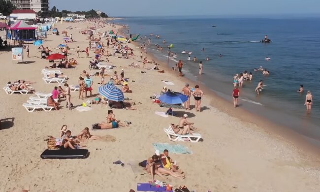 Розірвало на частини: у Затоці пара підірвалася на російській міні прямо на пляжі