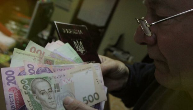 Оштрафуют и понизят выплаты: украинских пенсионеров начнут наказывать. Срочно предупредите близких