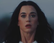 Кэти Перри, кадр из клипа на песню "bandaids"