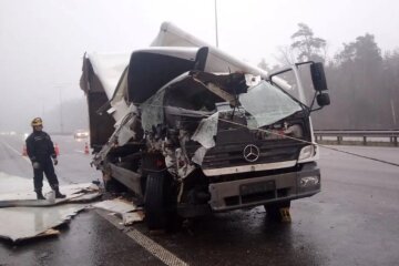 Розірвало на дві частини: з'явилося фото потужної ДТП у Києві