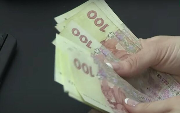 Гроші.  Фото: скріншот YouTube-відео
