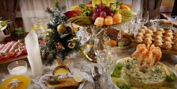 Копчена курочка, сир та овочі - ідеальний салат на Новий рік: рецепт, який вразить кожного