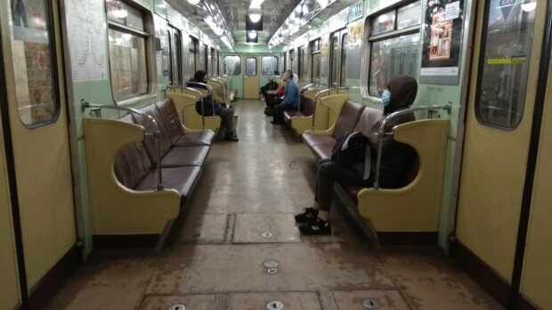 Вагон метро