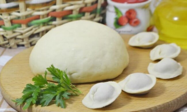 Таких вкусных пельменей вы еще не пробовали: как приготовить правильное заварное тесто на кипятке с яйцом