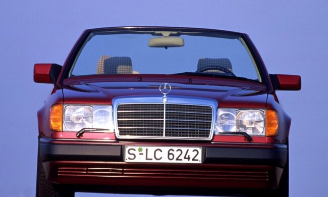 Разные боковые стекла на авто, фото: youtube.com