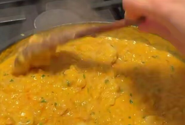 с печеными овощами и гребешками, кадр из видео