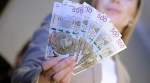 Українцям у Польщі підвищать виплати одразу після Нового року: що потрібно знати