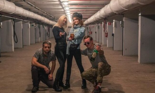 В бомбоубежище, фото: youtube.com