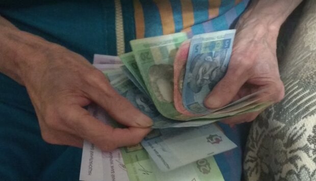 Деньги ушли в старый год: украинцев предупредили. В новом году без соцвыплат