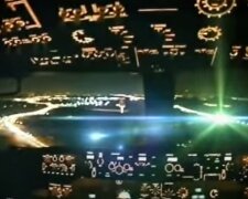 Пилотов ослепили лазером, фото: youtube.com