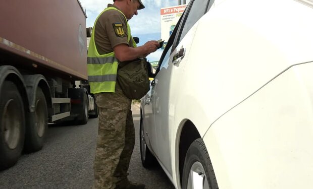 Будьте готові, поводьтеся спокійно: в одній із областей вводять особливий режим для в'їзду та виїзду