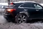 Буксуючий автомобіль: скрін з відео