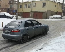 Скользкая дорога: украинским водителям рассказали, как получить компенсацию за ДТП, которое случилось из-за гололеда