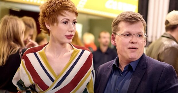 Елена Кристина Лебедь и Павел Розенко. Фото: скриншот YouTube