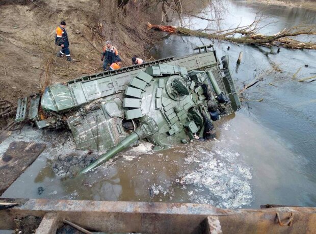 Они утонули: танки Путина пошли на дно в украинской реке вместе с экипажем. Фото