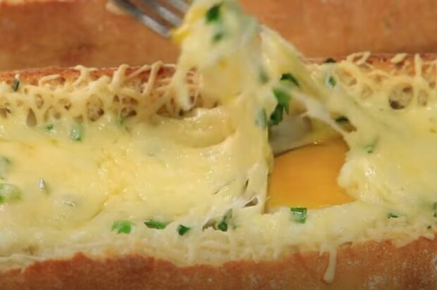 Сирі яйця заливаємо в багет: рецепт закуски, якою захочеться похвалитися
