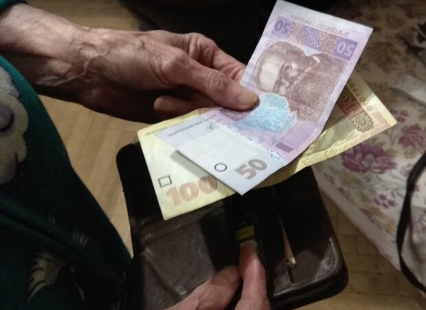 Готовьте 31 680 гривен: украинцев ошеломили новшеством касаемо пенсий. Это уже за гранью