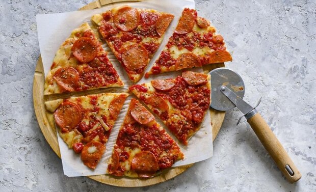 Пицца рецепт в домашних условиях с колбасой и сыром