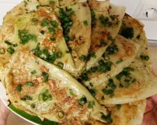 Рецепт незвичайних чебуреків із листя капусти та курячого фаршу. Фото: YouTube