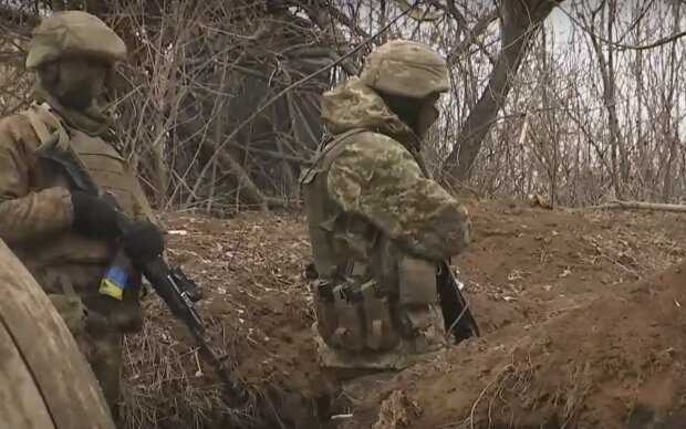 Бойцы ВСУ на Донбассе. Фото: скриншот Youtube-видео
