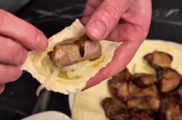 Шашлик в аерогрилі, кадр з відео