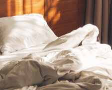 Спать будет намного приятнее: хитрости, которые помогут освежить постельное белье без стирки