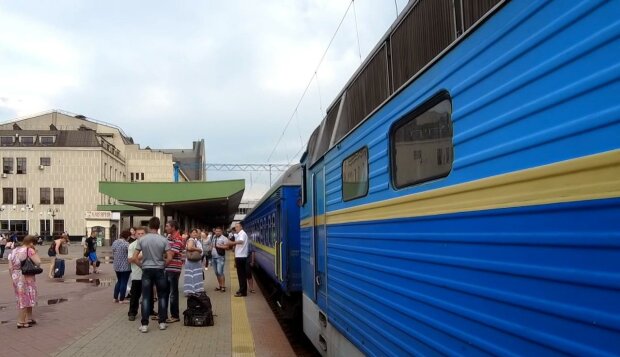 Массовая отмена поездов: Укрзализныця экстренно оповестила клиентов. Успейте сдать билеты