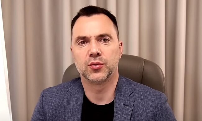 Арестович - об ударе по Севастополю: "Оттуда осуществлялось управление всем Черноморским флотом, включая корабли-носители крылатых ракет"