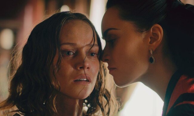 Стринги впились "прямо туда": Катя из "Крепостной" решила показать свою... Ну, вы поняли