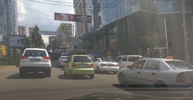 Пробки в Києві. Скріншот з відео на Youtube