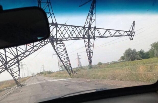 Сюрприз окупантам: на Херсонщині падають електроопори, які ведуть у Крим від Запорізької АЕС