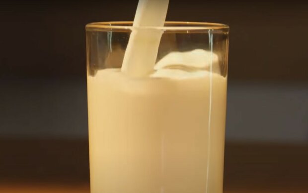 Молоко. Фото: скріншот YouTube-відео