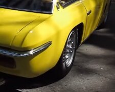 Спортивний автомобіль: скрін з відео