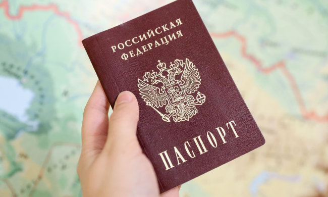 Кремль жестко одурачил Донбасс: в их паспорта ставят спецметки – документы не имеют никакой силы. Фото