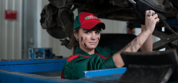 Ремонт авто, фото: скриншот You Tube