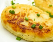 Рецепт сочных пирожков с мясным фаршем и морковью. Фото: YouTube