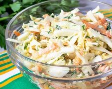 Быстро, вкусно и недорого: рецепт салата из молодой капусты с колбасным сыром и майонезом