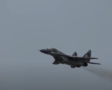 В Черном море разбился военный самолет