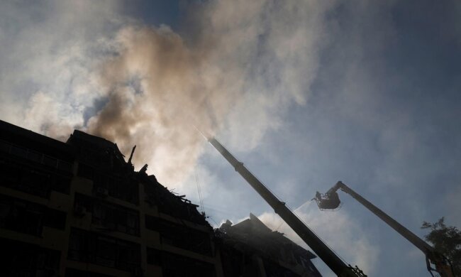 Ракетний удар по Києву: постраждала громадянка РФ, чоловіка не врятували, а маленька донька в лікарні